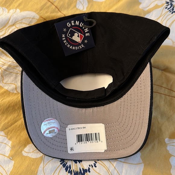 New York Yankees Adjustable Hat - Picture 3 of 3
